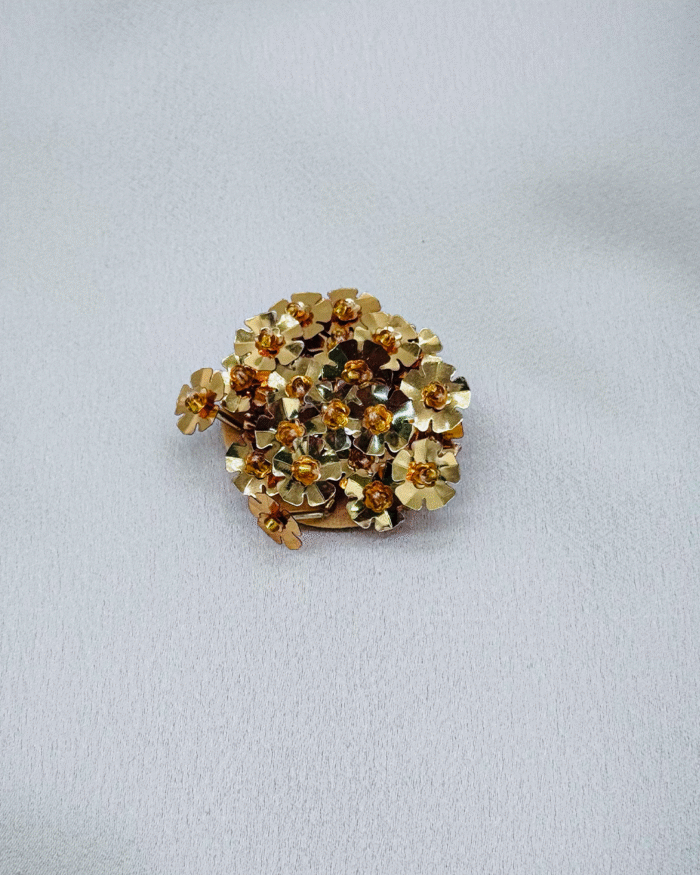 Keçe Üzeri Papatya Desenli Pul İşlemeli Broş Gold - Görsel 1