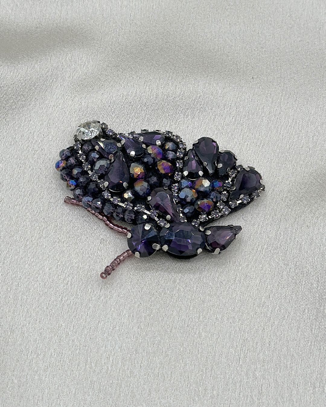 Keçe üzerine cam taş işlemeli kuş motifli broş aksesuar 75 tl-mor Kec_e Üzerine Cam taş İşlemeli Kuş Motifli Broş Aksesuar Moruüt - Görsel 1